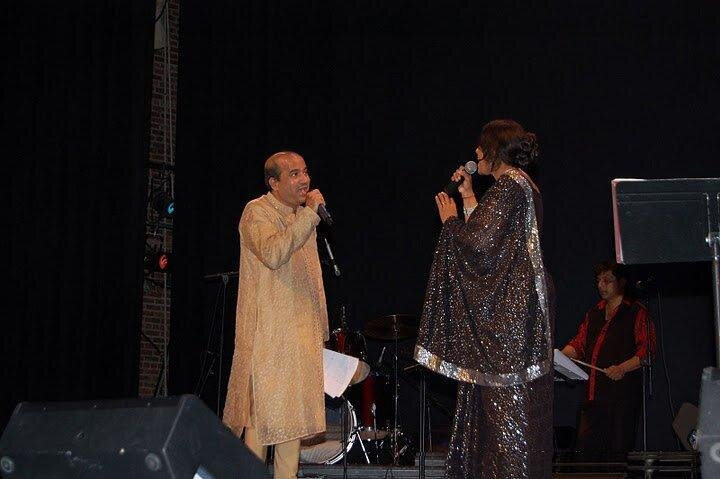 Kavita Krishnamurty and Suresh Wadkar performing together.