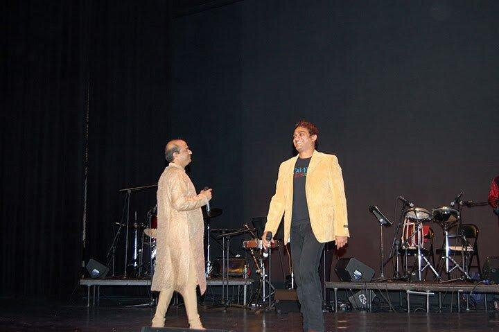 Suresh Wadkar and Aavez Darbar sharing a laugh on stage.