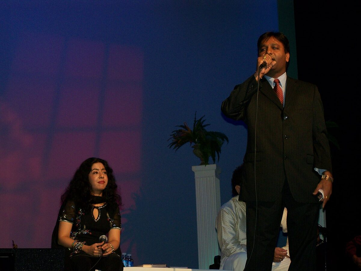 Sanjeevani and Shivprasad mid-song.