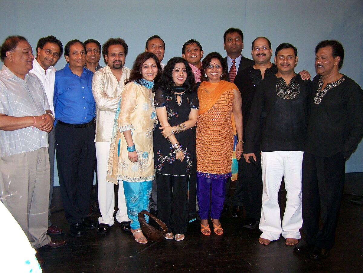 The Foundation’s volunteers and organizers with the performers.