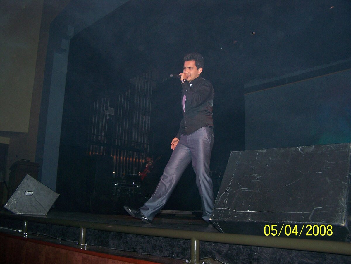 Udit Narayan opening the show at the Performing Arts Center.