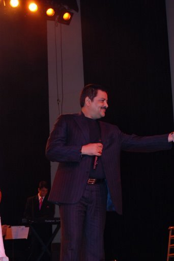 A quieter moment during Udit Narayan’s set.
